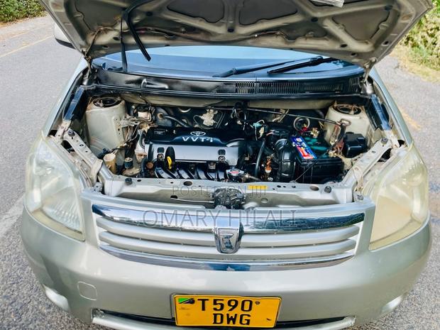Toyota Raum 2004 Silver