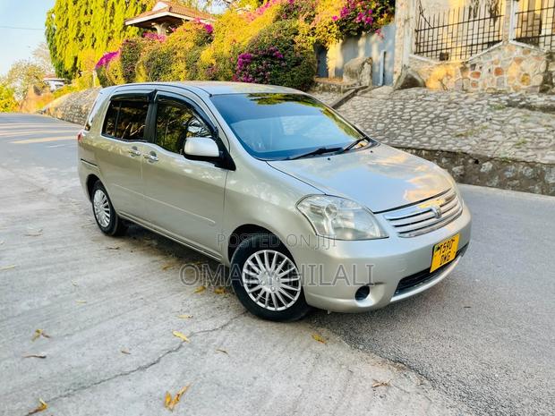 Toyota Raum 2004 Silver