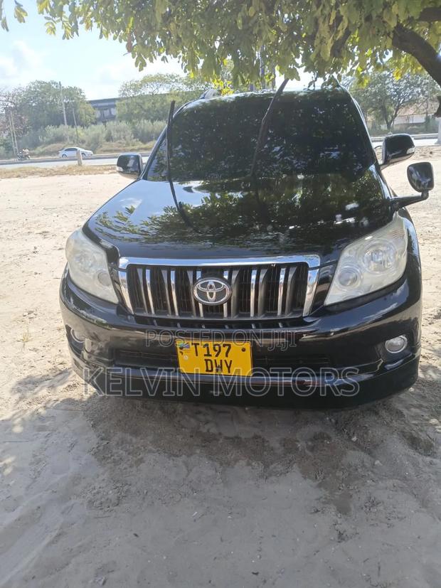 Toyota Land Cruiser Prado 2011 Black