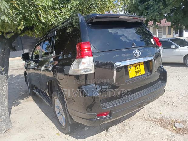 Toyota Land Cruiser Prado 2011 Black