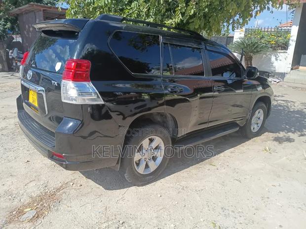 Toyota Land Cruiser Prado 2011 Black