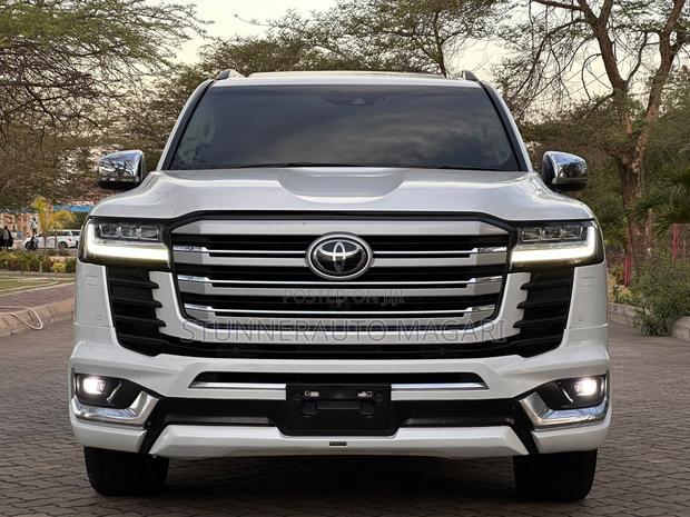 Toyota Land Cruiser 2023 Pearl