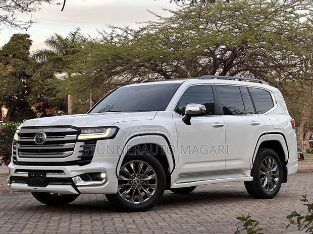 Toyota Land Cruiser 2023 Pearl