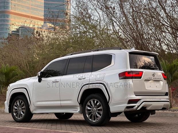 Toyota Land Cruiser 2023 Pearl
