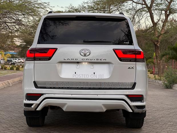 Toyota Land Cruiser 2023 Pearl