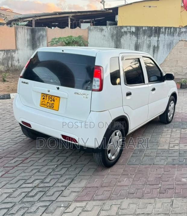 Suzuki Swift 2004 White