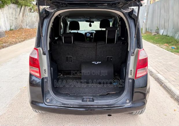 Toyota Ractis 1.5 AWD 2006 Black