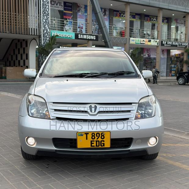 Toyota IST 2004 Silver