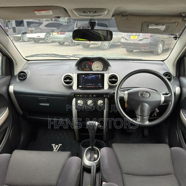 Toyota IST 2004 Silver