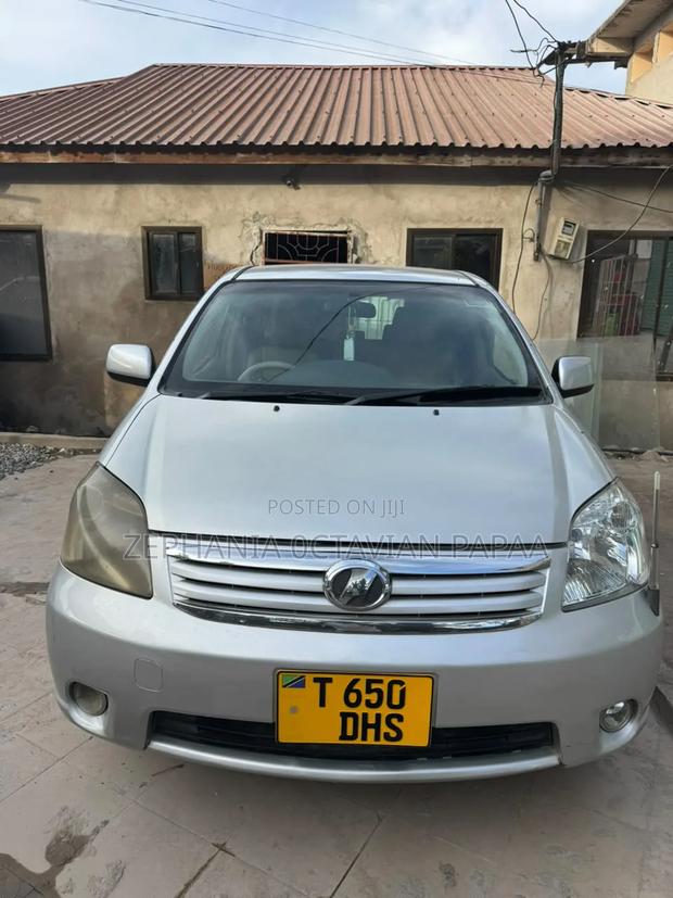 Toyota Raum 2004 Silver