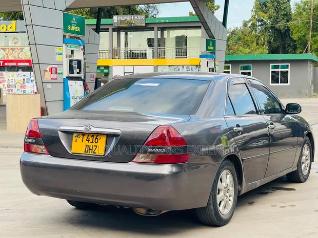 Toyota Mark II 2002 Gray