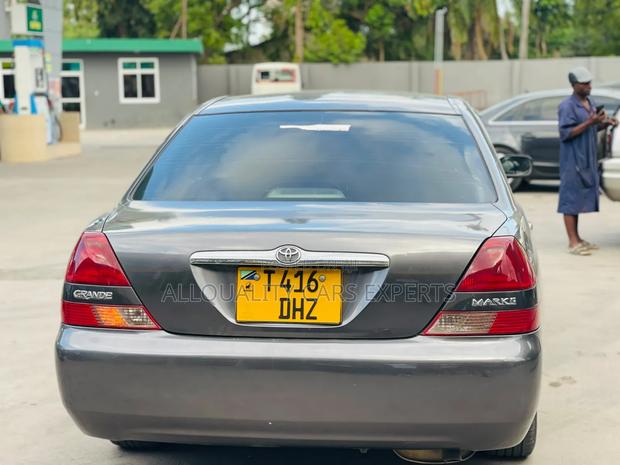 Toyota Mark II 2002 Gray