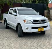 Toyota Hilux 2.5 Cab 2005 White for sale