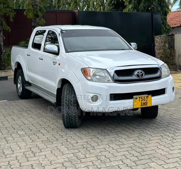 Toyota Hilux 2.5 Cab 2005 White