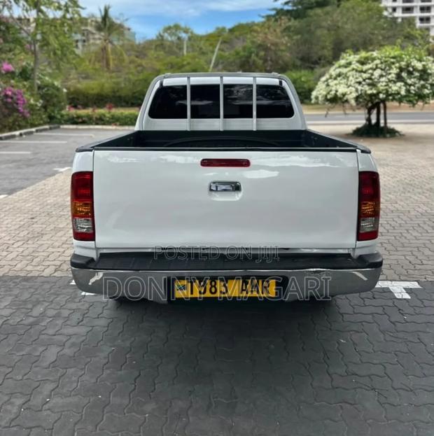 Toyota Hilux 2.5 Cab 2005 White