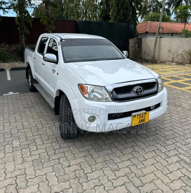 Toyota Hilux 2.5 Cab 2005 White