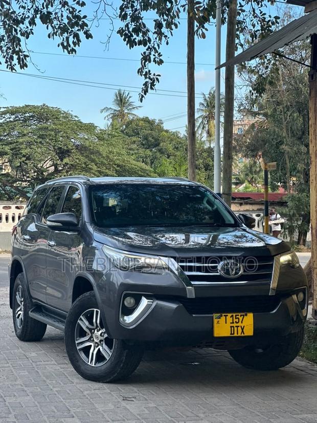 Toyota Fortuner 2018 Black