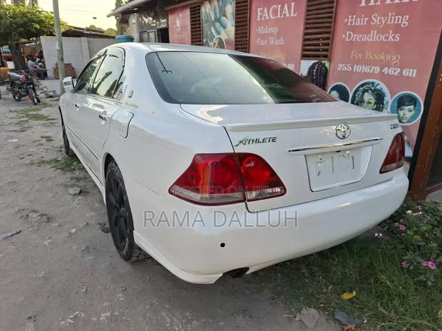 Toyota Crown Royale 2005 White