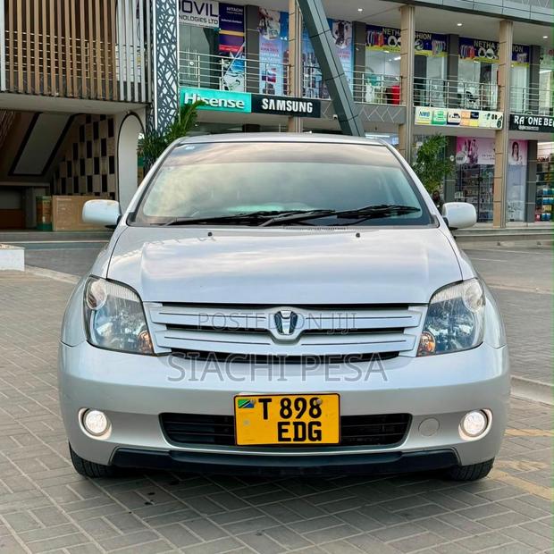 Toyota IST 2004 Silver