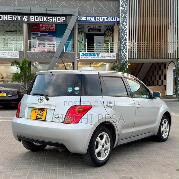 Toyota IST 2004 Silver