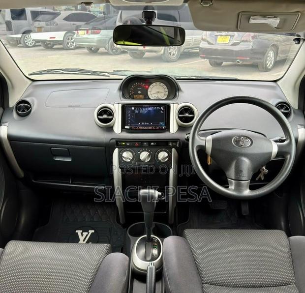 Toyota IST 2004 Silver
