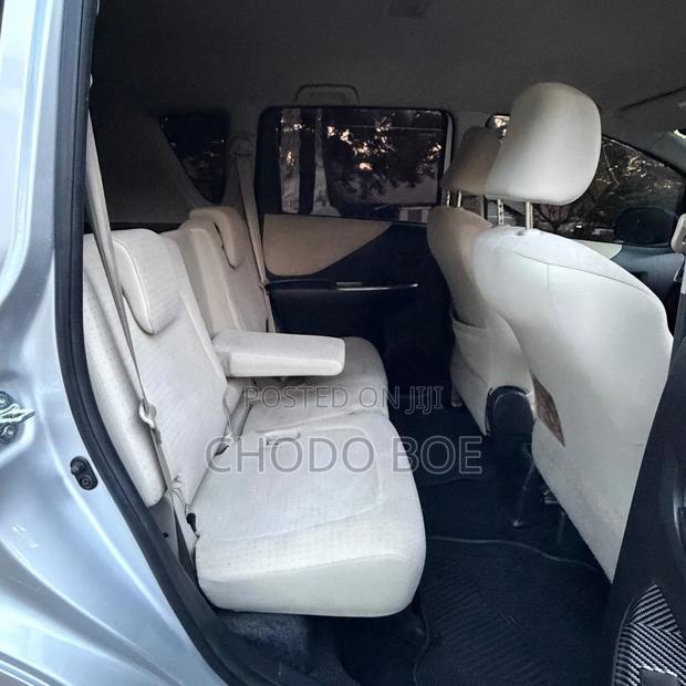 Toyota Ractis 2009 Silver