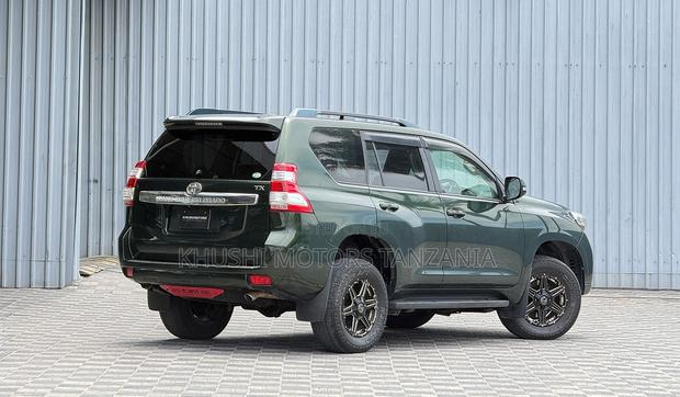 Toyota Land Cruiser Prado 2016 Green