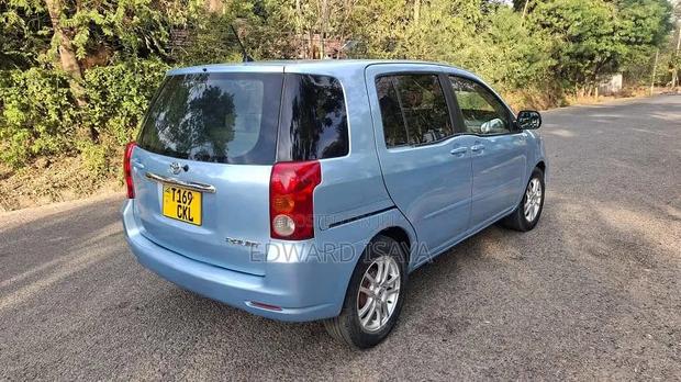 Toyota Raum 2004 Blue