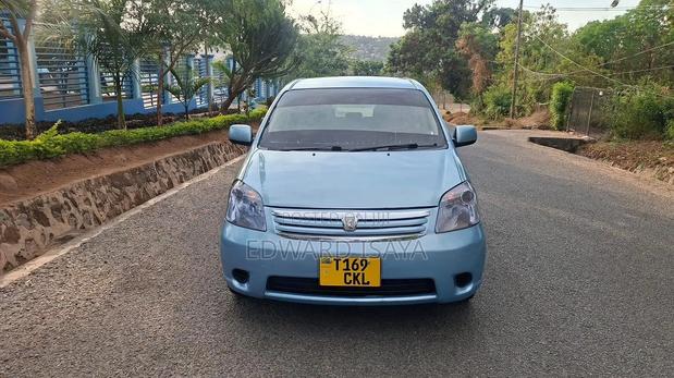 Toyota Raum 2004 Blue