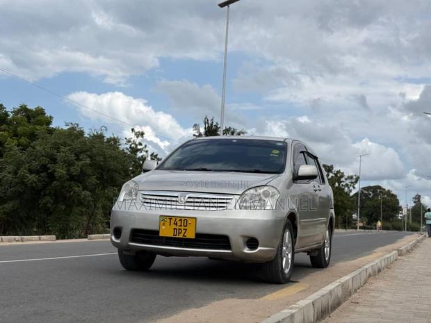 Toyota Raum 2006 Silver