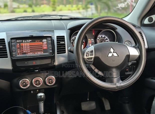 Mitsubishi Outlander 2011 Black
