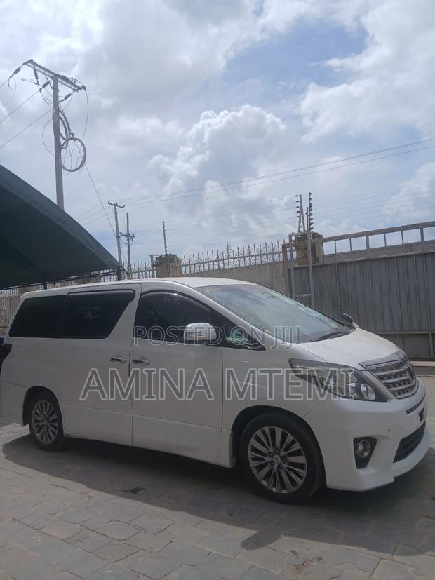 Toyota Alphard 2.4 Petrol AWD 2013 White