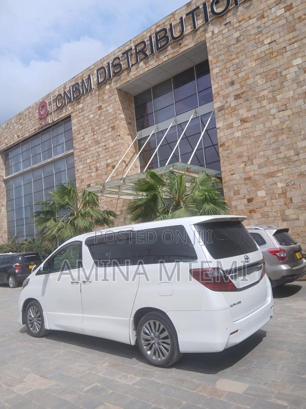 Toyota Alphard 2.4 Petrol AWD 2013 White