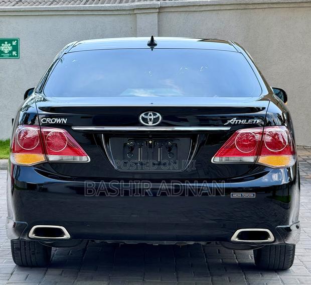 Toyota Crown 2010 Black