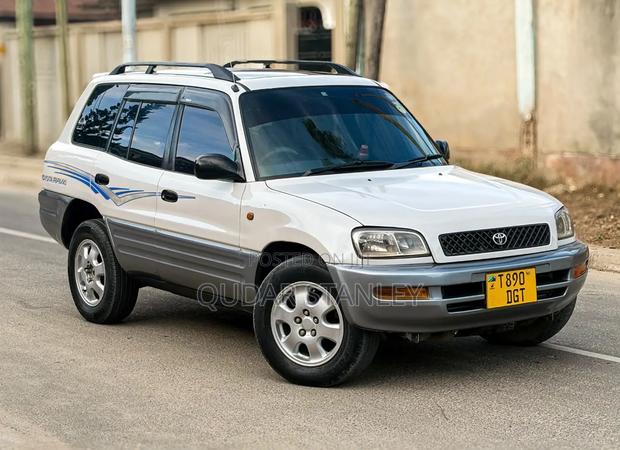 Toyota RAV4 2002 White