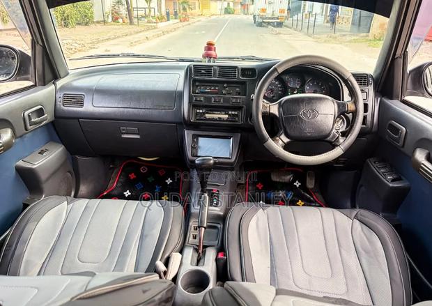 Toyota RAV4 2002 White