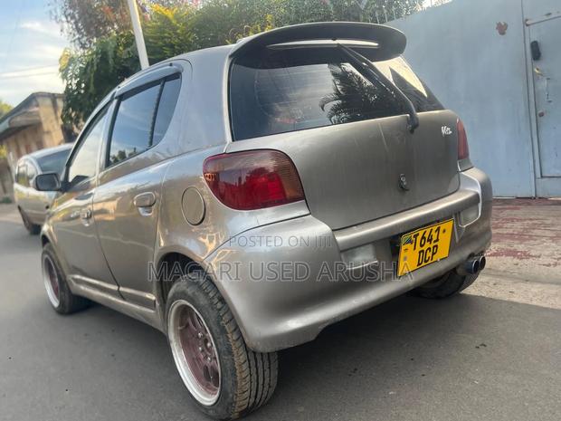 Toyota Vitz 2004 Gold