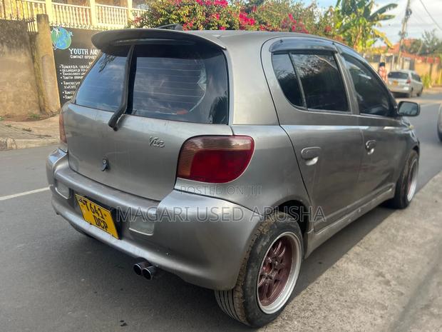 Toyota Vitz 2004 Gold