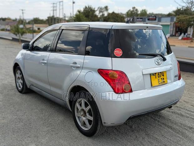 Toyota IST 2004 Silver