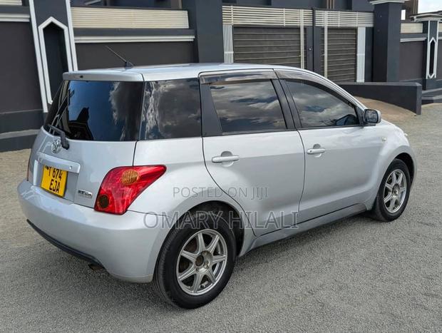 Toyota IST 2004 Silver