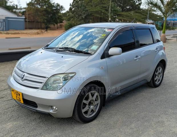 Toyota IST 2004 Silver
