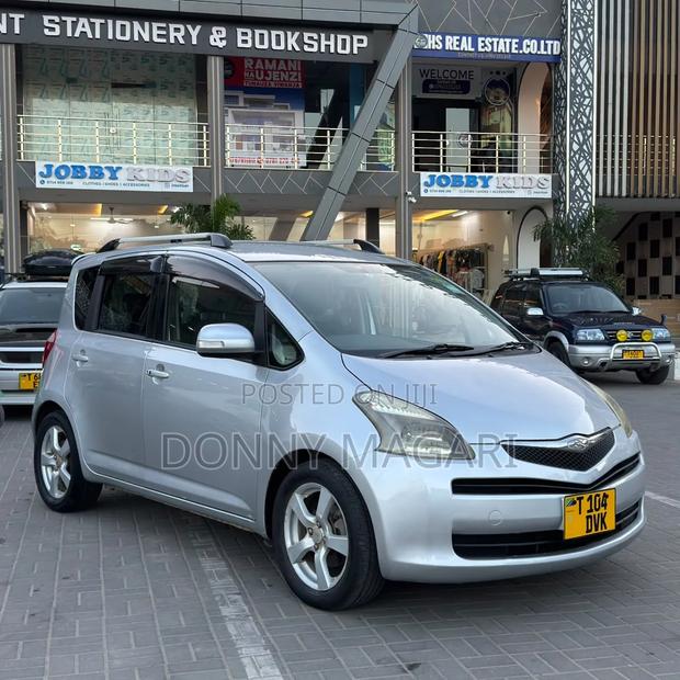 Toyota Ractis 2009 Silver