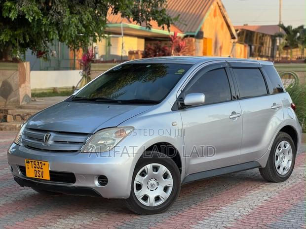 Toyota IST 2004 Silver