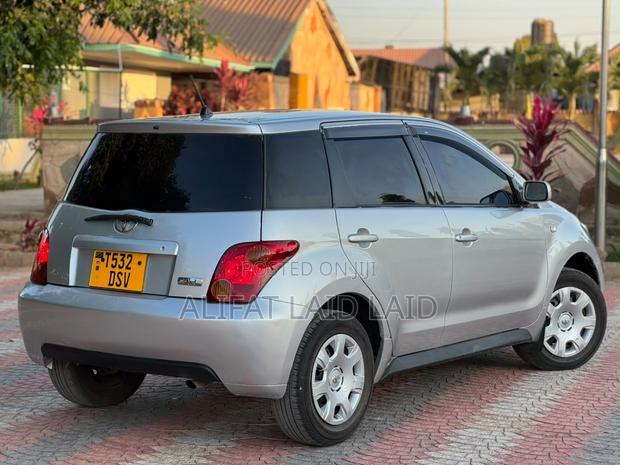 Toyota IST 2004 Silver