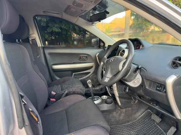 Toyota IST 2004 Silver