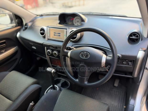 Toyota IST 2006 Silver