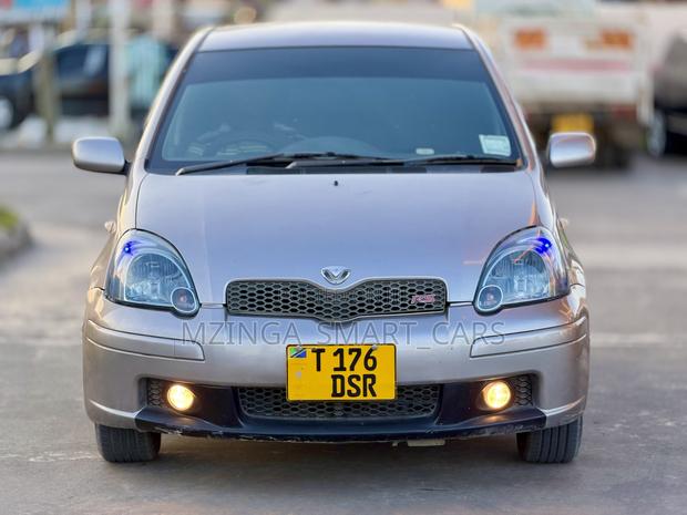 Toyota Vitz 2004 Silver