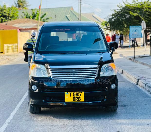 Toyota Noah 2005 Black