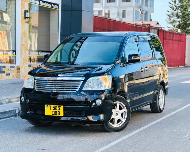 Toyota Noah 2005 Black
