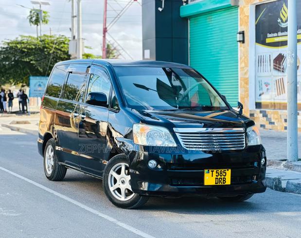 Toyota Noah 2005 Black